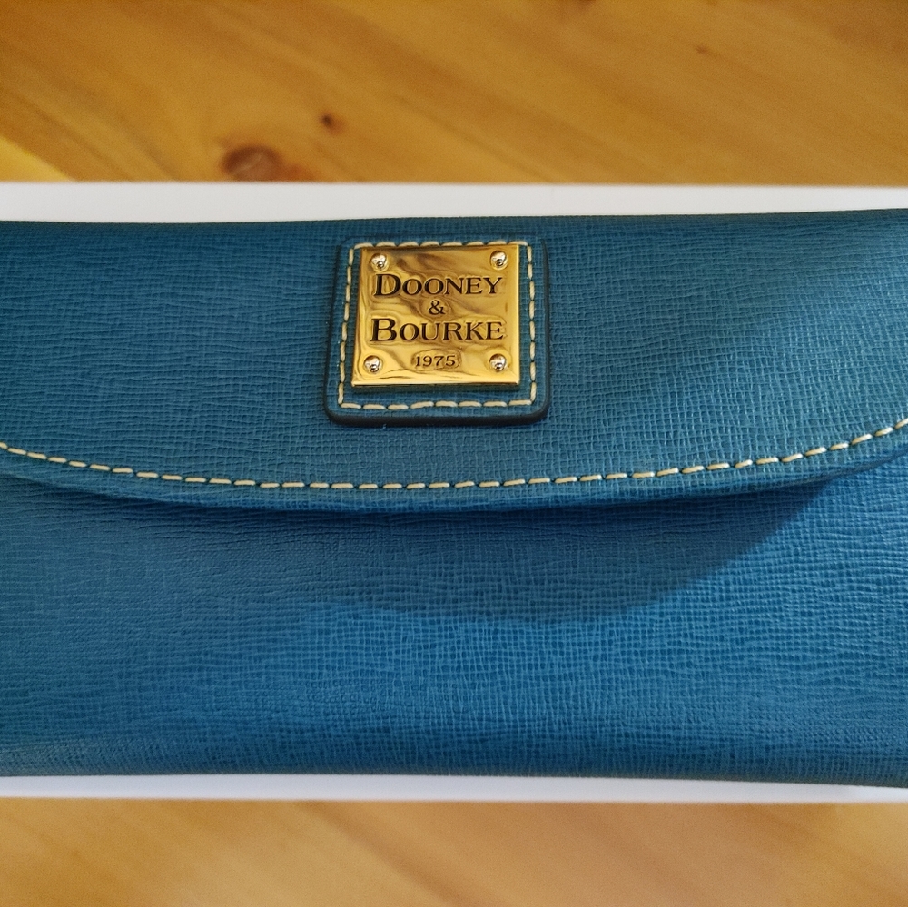Dooney & Bourke wallet new never used in Wonderful condition firm on price